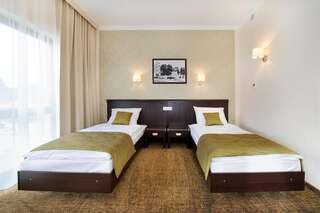 Отель Hotel Trzebnica Тшебница Двухместный номер с 2 отдельными кроватями-2